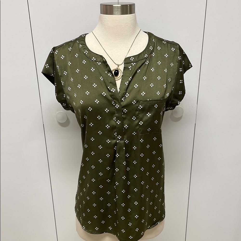Liz Claiborne Green Cap Sleeve Blouse with Mandarin Collar